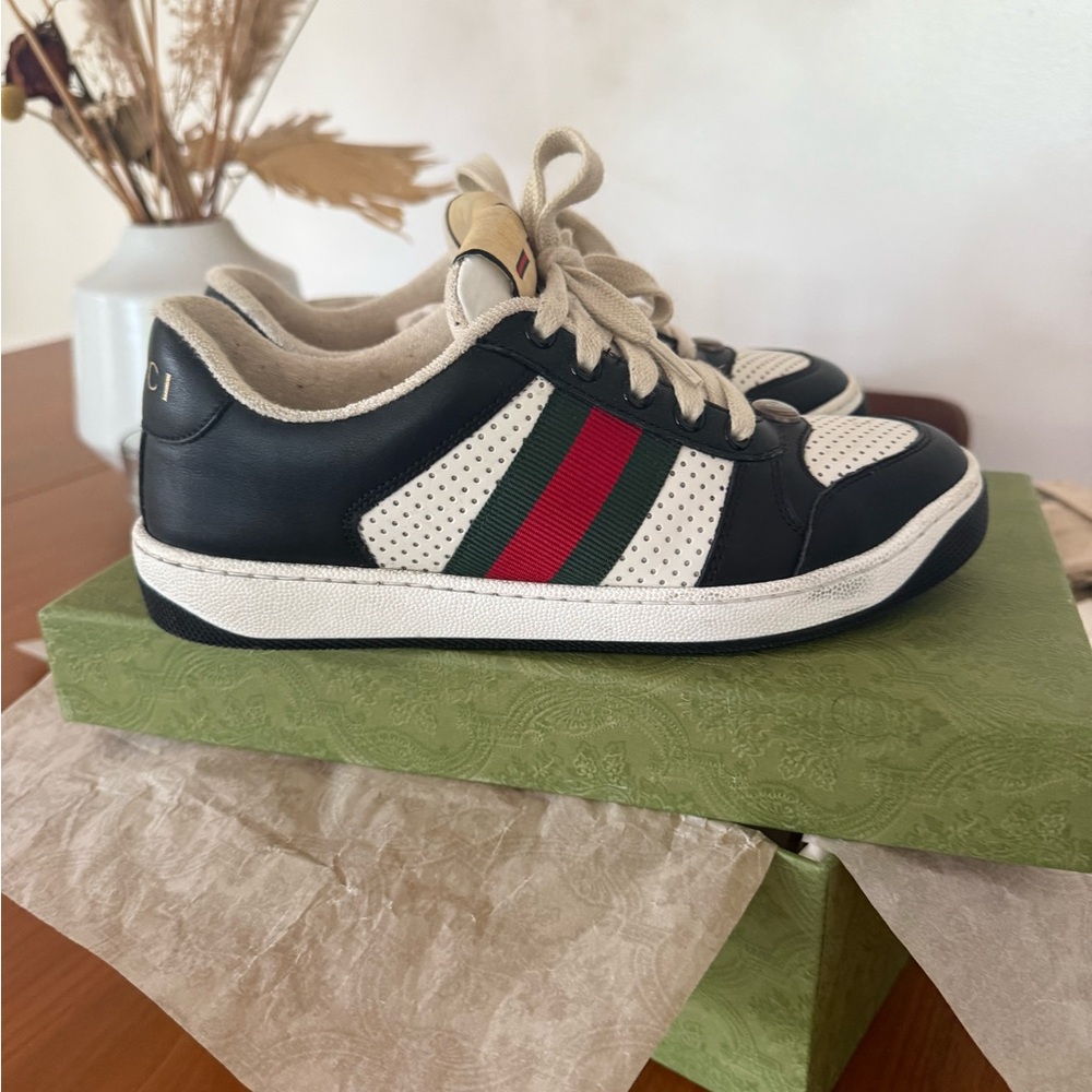 Gucci Black and Cream Sneakers with Red and Green Accents